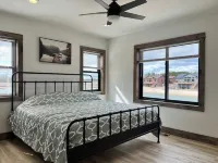 Sunset Lake Paradise new 4-bedroom lake house with private beach, WiFi, and AC