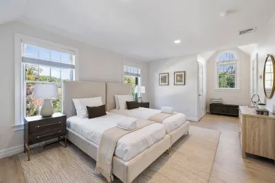 Elegant Home w/7BRs, Game Room, Luxury Yard, Pool Hotels in der Nähe von LEGOLAND New York Resort