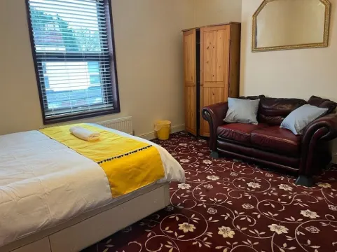 Amazing Entire Home in Wolverhampton