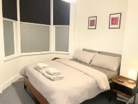 Cosy ground floor prenton flat close to Liverpool and Tranmere Football Club Các khách sạn ở Birkenhead