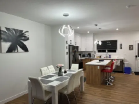 Elegant 3BD Home in Beaumont, Double Garage 2.5WC.WiFi, Near Airport, Workspace. Hotels in Leduc County
