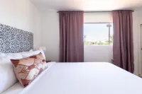 C2- Spotless Designer King Suite Home with View