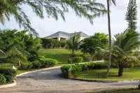 Palm Hill House 4 Bedroom Home - parking