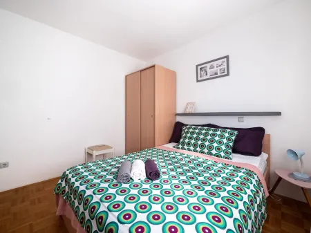 Apartment A2 with pool view