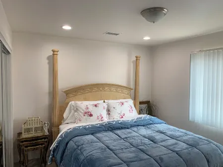 Charming Casita Near Disneyland Perfect for families and travelers in Fullerton Отели рядом с достопримечательностью «Фуллертон Арборетум»