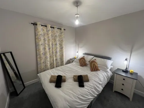 5 Bedroom house with plenty of space. Perfect for families and contractor stays!