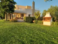 VILLA ACHILLEOS Modern residence with unlimited view โรงแรมใน