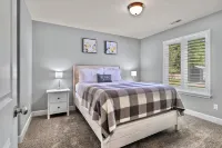 Treehouse Escape • River Access • Soak Under Stars