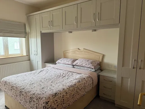 Comfortable Modern Spacious 2 Bed Apartment with Sea Views.