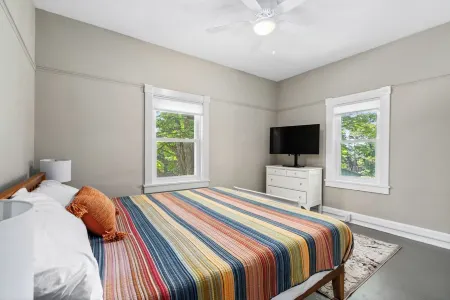 Charming 4-bedroom farmhouse with AC and WiFi in delightful Charlevoix