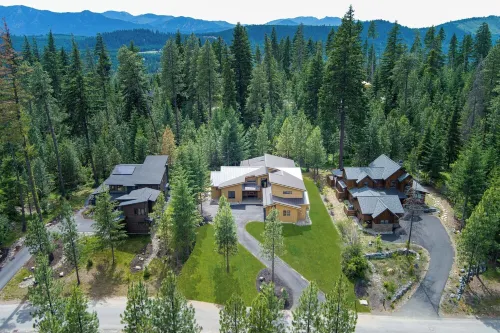 Luxury, Private Suncadia NEW Build, 4 KING SUITES, Bunk Room, Hot tub, Game Room