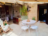 A L'ombre des Dentelles Maison du 13ème Siècle Entièrement Restaurée Hotels in Sarrians