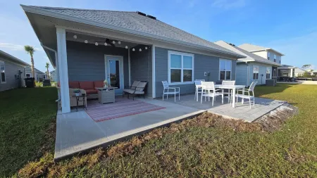 New 4 bedrm Home, Bikes, Beach access! Gulf Cart for a fee.