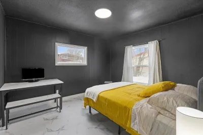 "Sleek and Modern UMED Retreat: Black and White Beauty" Hotels near Walmart Supercenter