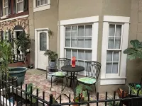 #05 Charming 2-bedroom apartment in Lorain with AC, WiFi Hotels in Lorain