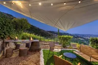 House with sea view, with equipped garden, private parking, pets allowed