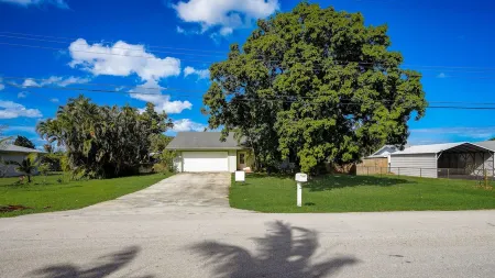 Luxury home on 1 acre near Trump golf club in West palm beach Fl, 3 ml to ocean!