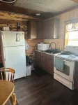 Zeke’s Retreat – Hunter’s Getaway with On-Site Taxidermy Shop