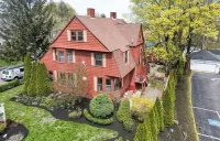 Historic Bly House Stay - 2BR Apt Near Haverhill 웨스트게이트 마켓 플레이스 주변 호텔