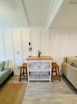 Eco-Friendly Charming Tampa Cottage - Full Kitchen, Parking, Wifi