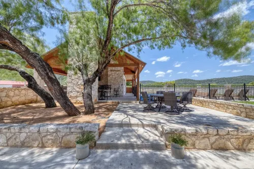 Ringers Lodge   Spacious 6-bedroom house on the River in charming Concan