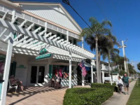 Enjoy our waterfront home with private beach access & boat dock in The Moorings! Hotels in South Beach