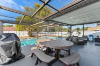 Charming 2-bedroom house with pool and fenced in backyard. Sleeps 8