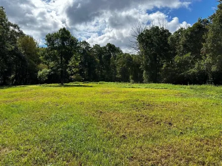 Dog lover’s retreat with acres to roam, farm animals, and plenty to explore!