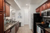 Beautiful Condo! Great location, 5 miles from UofA