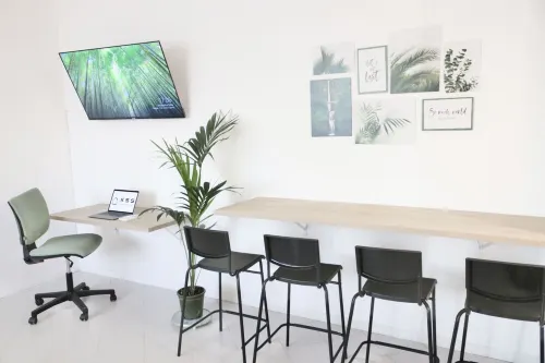 Adorable house just minutes from Central Milan. Hotels in Saronno