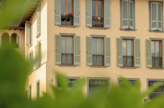 Casa MAMMA, family relaxation on Lake Iseo - elegant apartment - 2 rooms Hotel in zona Basilica di Santa Maria di Valvendra