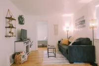 Newly Renovated Cozy 3 Bed, Bike Trails, Shopping, Food, Near Lake, Near Park!