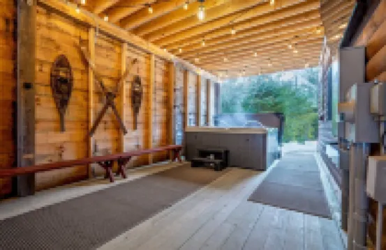 15 Guest Chalet with Sauna and Hot Tub - Bunk Room - 4 minutes to Sunday River