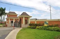 Savannah's Escape is a Two (2) Bedroom two (2) Bathroom house. โรงแรมใน