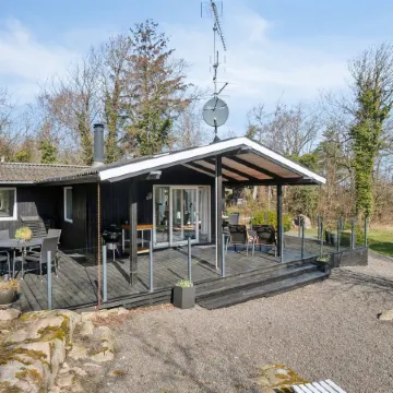 "Caren" - 75m from the sea