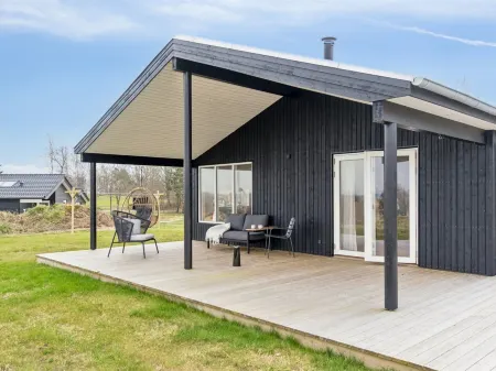 "Ferdine" - 1.5km from the Sea