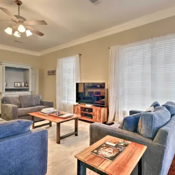 Waterfront Lake Conroe Getaway w/ Multiple Decks!