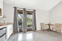 슈베르트 인 스위트 A - 풀, 그릴 - 메인까지 2블록