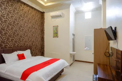 RedDoorz @ Jalan Pattimura Palu Các khách sạn ở North Lolu
