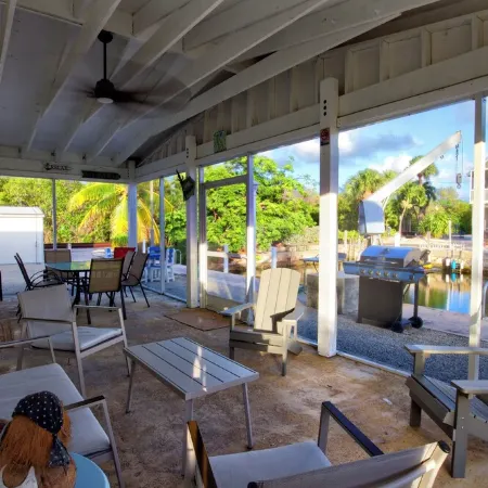 Lisa's Hideout - 3/2 Vaca Cut Canal - 75' Dock - Ground Level