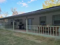 Cast Away - 2 Bedroom Bungalow with Hot Tub