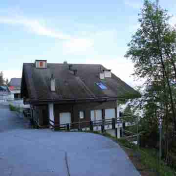 Cozy Apartment With Mountain Views Hotel Exterior