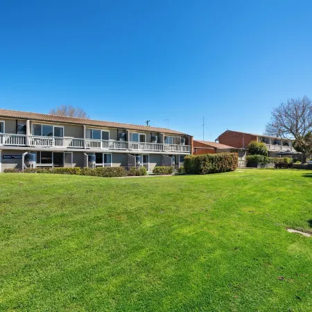Bathurst Studio Apartments