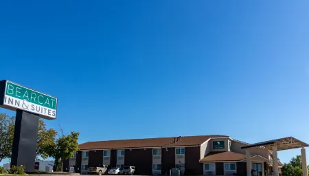 GreenTree Inn  Maryville - Bearcat Inn & Suites Отели в г. Нодэуэй