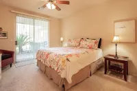 Center model of lux triplex with kaweah river running by property. فنادق في ثري ريفرز