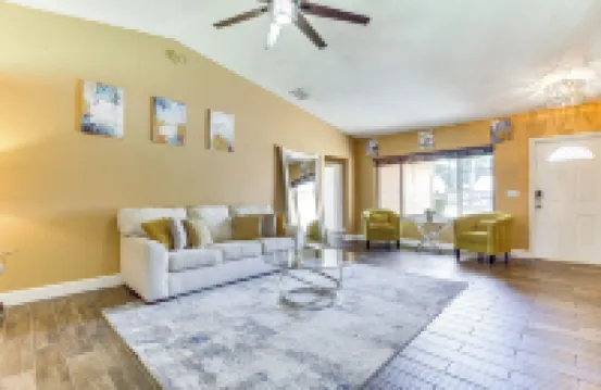 Pet-Friendly Sunrise Escape w/ Patio, Near Beaches