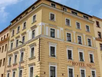 Gallery Hotel Sis Các khách sạn gần Sân vận động Eden