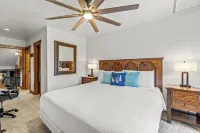 Large Luxury: Fun 4 the Whole Family. 2 min walk to Slopes. Hot Tubs. Pool Table