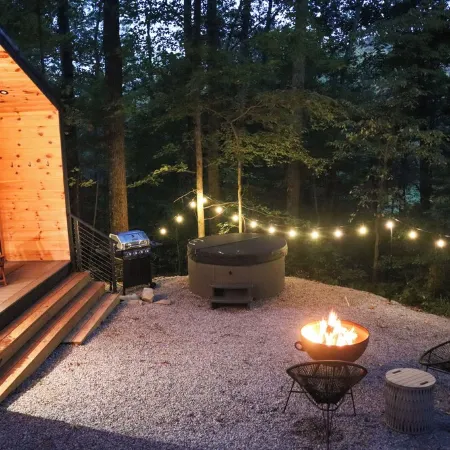 Luxury Tiny Retreat • Hot Tub & Fire Pit