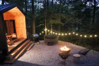 Luxury Tiny Retreat • Hot Tub & Fire Pit